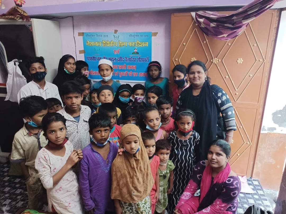 zainabsiddqui's tweet photo. #WorldLiteracyDay2022 #initiativeforchange #educationforall #children #girlpower #UttarPradesh  #विश्व_साक्षरता_दिवस #अंतर्राष्ट्रीय_साक्षरतादिवस 
परमवीर चक्र सोसायटी वह नेशनल हैंडीक्राफ्ट फाउंडेशन की मदद से लगातार 7  सालों से बच्चों को निशुल्क शिक्षा दी जा रही है । https://t.co/agsfsS5oB6