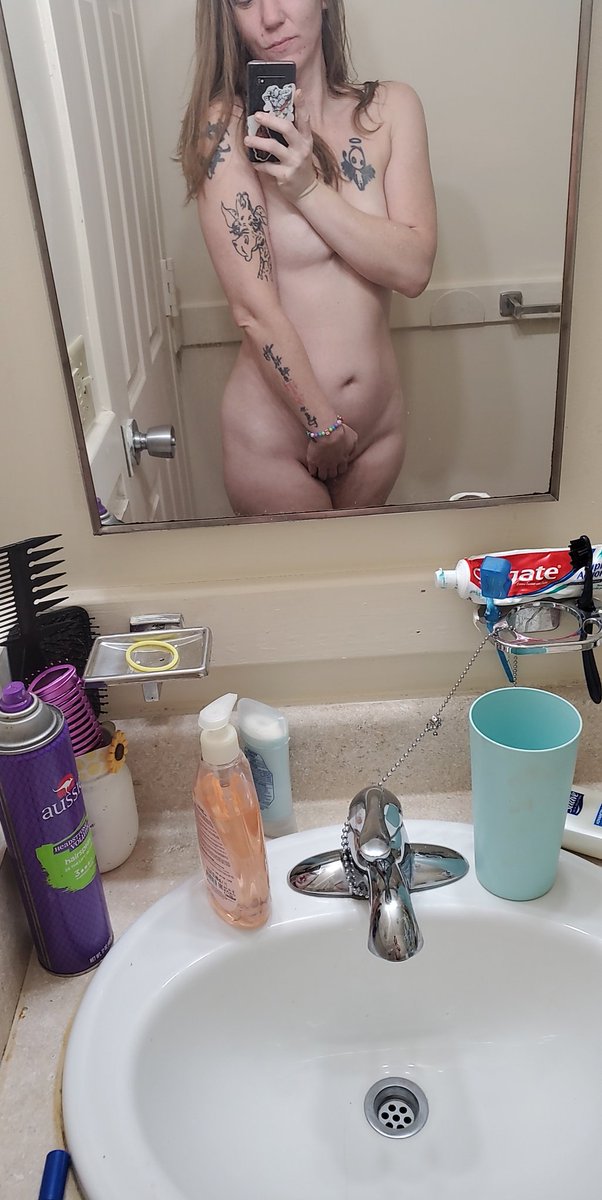 jett_redd's tweet photo. Yall really be #bbuying content? Cuz everybody that I've come across has been BULL SHIT! #sellingcontent #paypigs #ContentCreator #Spicy #buyers #RedheadsRideItBetter #JettRedd #findom https://t.co/whv2YVGnwx