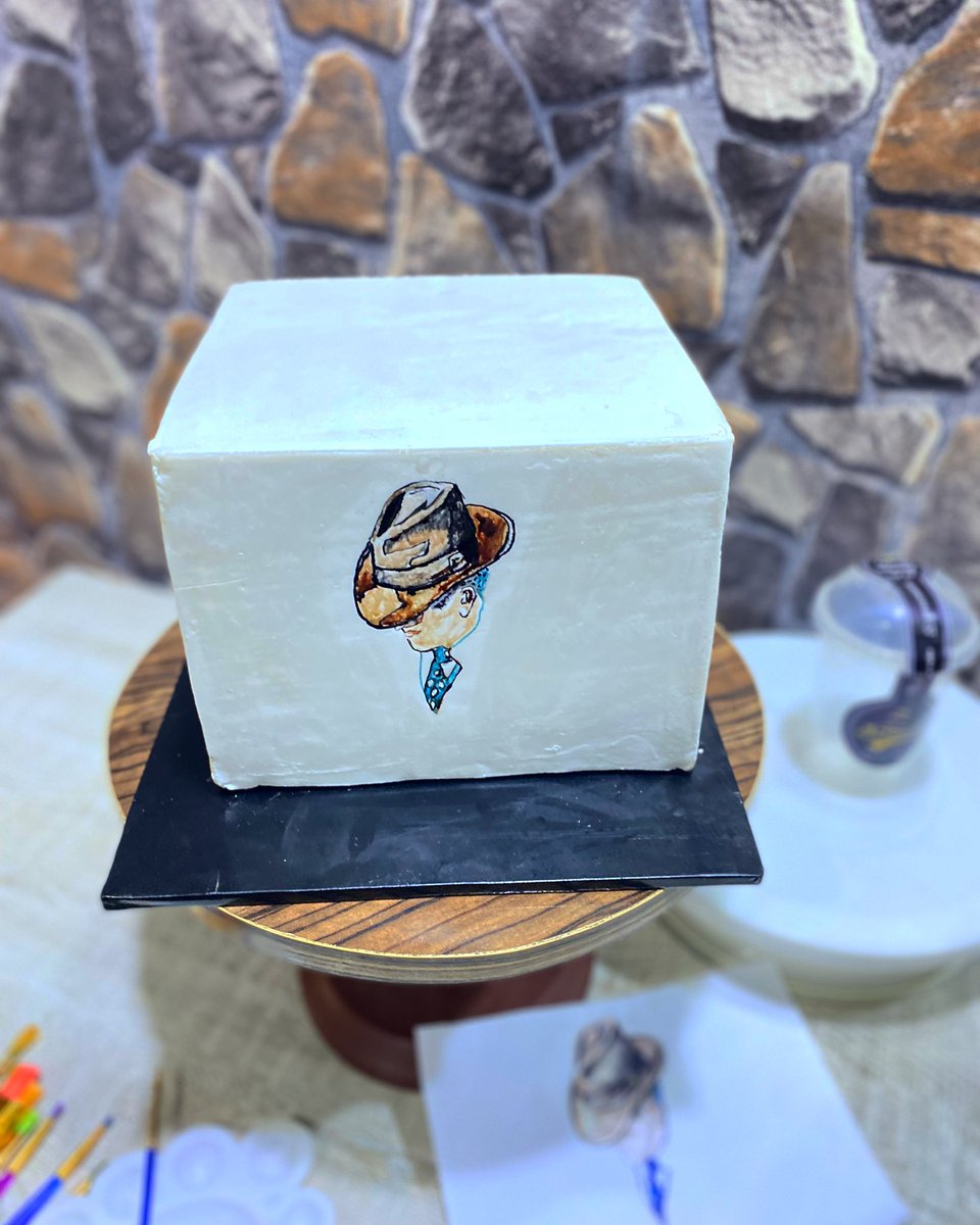_Vanilladaddy's tweet photo. Premium quality ✅
Classic for a dad
I hand painted this🥵
#bigmanscake #cakes #food #QueenElizabeth #Goodfood #kanotwittercommunity https://t.co/GGRAbjtQfn