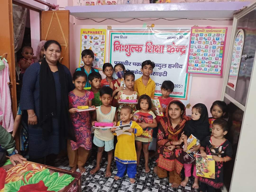 zainabsiddqui's tweet photo. #WorldLiteracyDay2022 #initiativeforchange #educationforall #children #girlpower #UttarPradesh  #विश्व_साक्षरता_दिवस #अंतर्राष्ट्रीय_साक्षरतादिवस 
परमवीर चक्र सोसायटी वह नेशनल हैंडीक्राफ्ट फाउंडेशन की मदद से लगातार 7  सालों से बच्चों को निशुल्क शिक्षा दी जा रही है । https://t.co/agsfsS5oB6