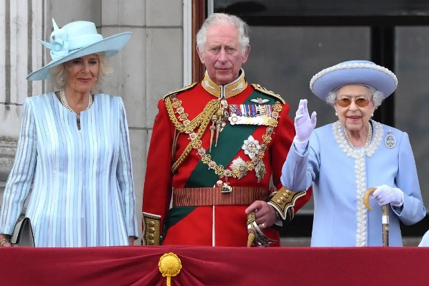 JornalOGlobo's tweet photo. Príncipe Charles já é chamado de rei pelo Palácio de Buckingham https://t.co/eSfFaK5ODI https://t.co/MKNcLJhaMj