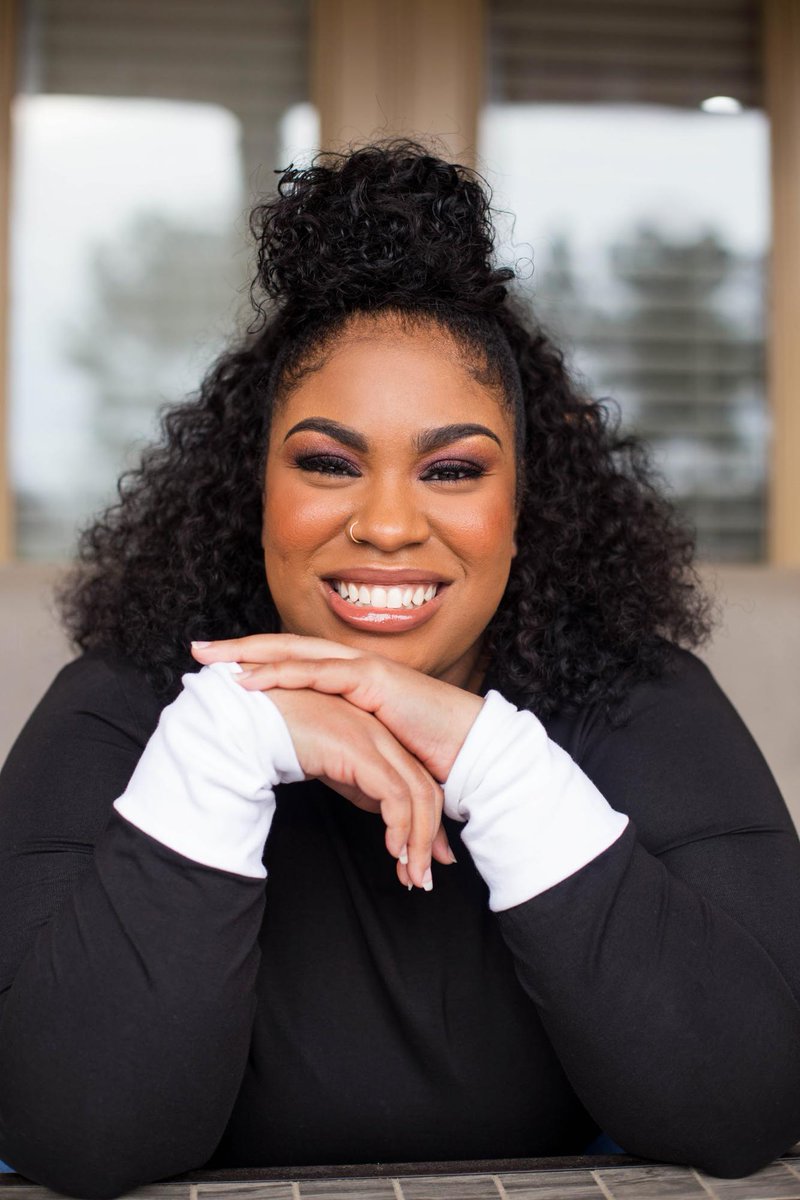 New Author Interview: Angie Thomas Listen as she discusses Hip Hop music as a vehicle for storytelling and insights to her characters and stories! adlit.org/video/author-a… @angiecthomas @TheLavinAgency @BalzerandBray @diversebooks @ireadya @yabookscentral