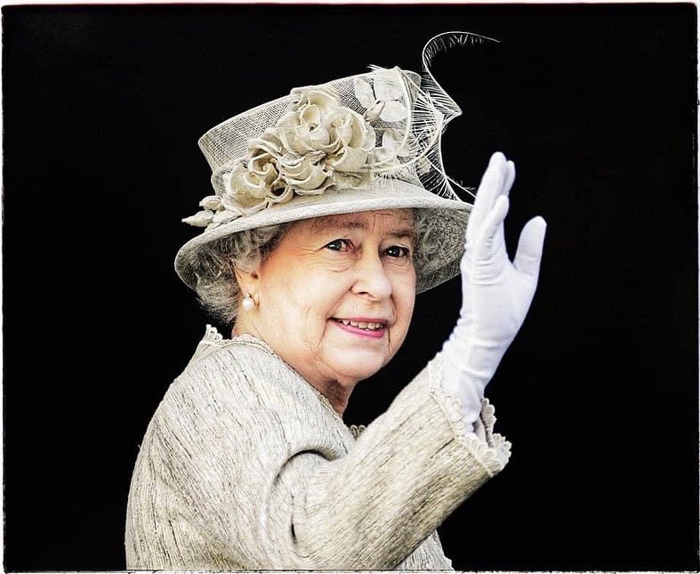 Nene69264669's tweet photo. Oggi 8 settembre 2022 se ne va un gran pezzo di storia .. la regina Elisabetta..
Rip #RIPQueenElizabeth #ripreginaelisabetta #reginaelisabetta https://t.co/pPowdv3yia
