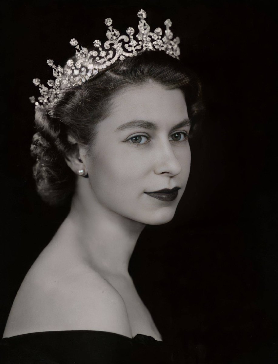 bochirh's tweet photo. #QueenElizabeth كانت ملكة وقورة 
Rip queen https://t.co/s1XyDAcUev