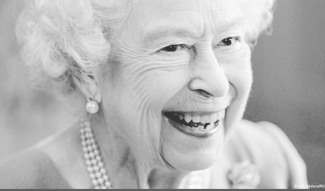 dw_espanol's tweet photo. #ÚltimaHora

Muere la reina Isabel II de Inglaterra a los 96 años de edad

Su estado de salud había decaído en las últimas semanas, pero fue hoy cuando los médicos dieron la voz de alarma y advirtieron de un grave empeoramiento. /cc

#queenelizabeth #reinaisabel #inglaterra https://t.co/rnvAhLhQAA