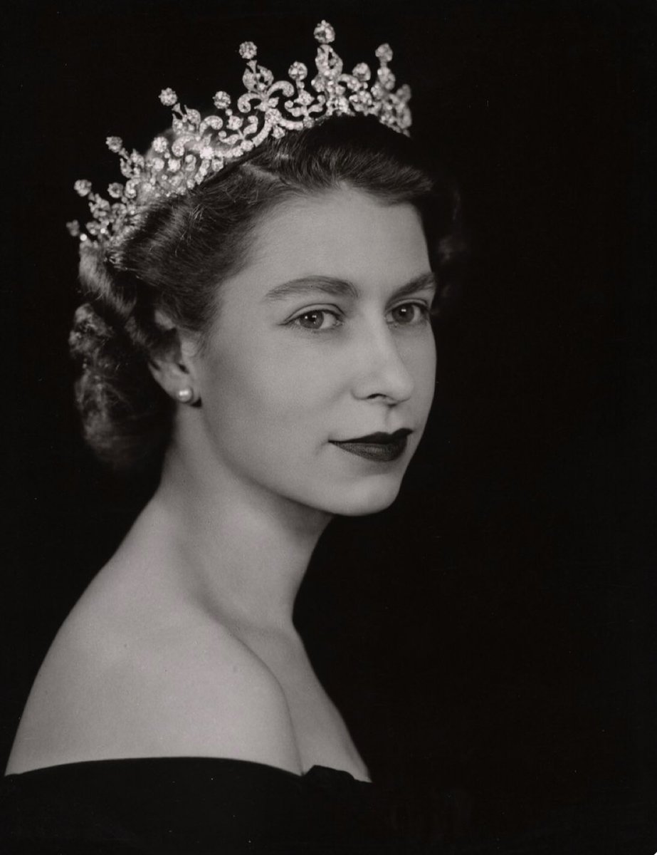 A_Choueri's tweet photo. #QueenElizabeth #rip #History #turningthepage #sad https://t.co/IS20NAA4AU