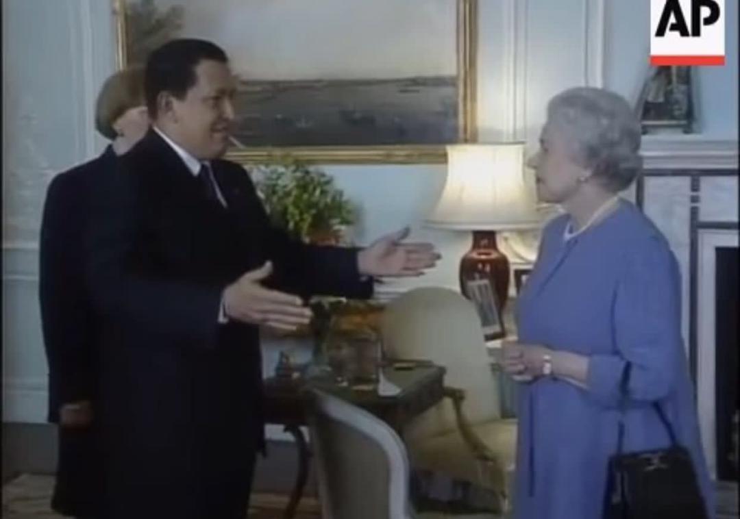 La reina Isabel II se reencuentra con un viejo amigo en el más allá