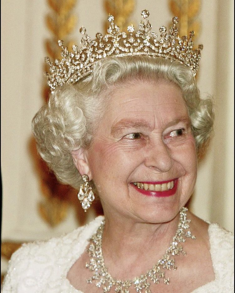 ChristinaBoxall's tweet photo. So sad 😢❤️ #Queen #QueenElizabeth #GodBlessOurQueen https://t.co/FyAa1dvAPw