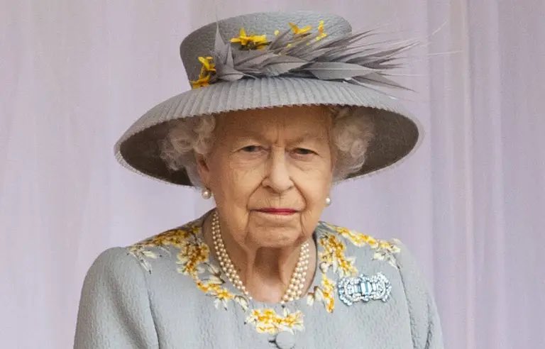 Élisabeth Borne / Élisabeth Dead