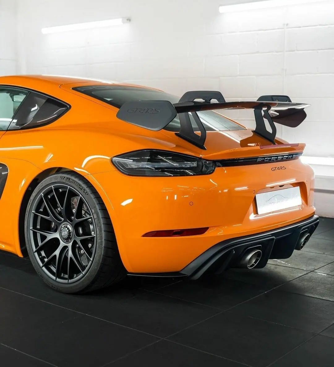 PorscheCIub's tweet photo. Paint-to-Sample Pastel Orange Cayman GT4 RS https://t.co/L5uS7NtuPM