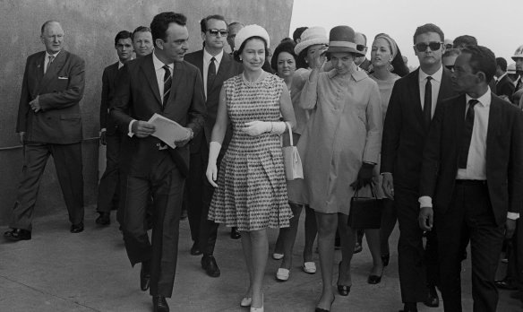 hoje_no's tweet photo. A última mensagem oficial da Rainha Elizabeth II foi direcionada ao Brasil! Parabenizou o nosso país pelos 200 anos da sua independência e recordou com carinho a visita que fez ao Brasil em 1968. https://t.co/qzZcYPyqoI