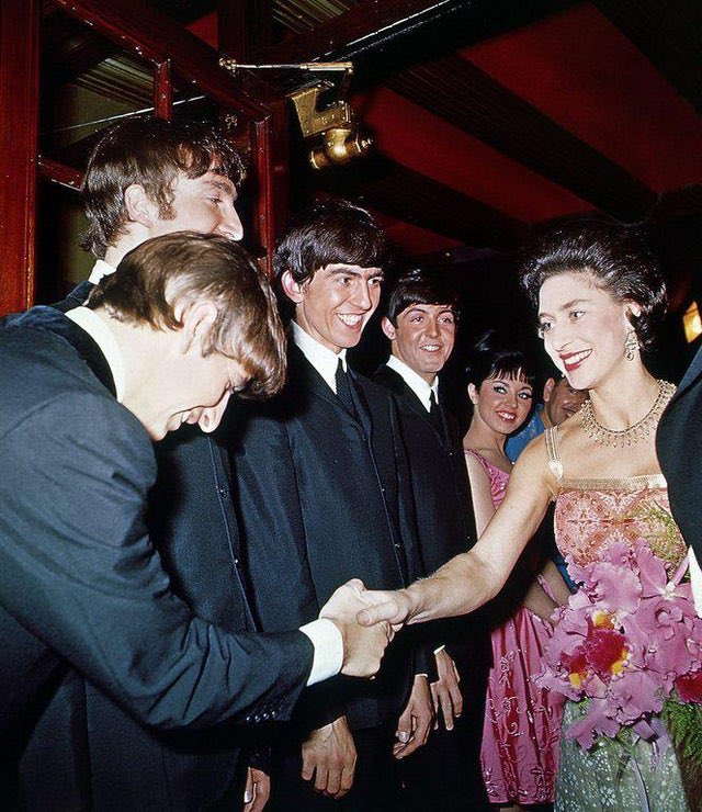 Nicky🇺🇸 on Twitter: "Queen Elizabeth and The Beatles. https://t.co/6Ii0eFAP71" / Twitter