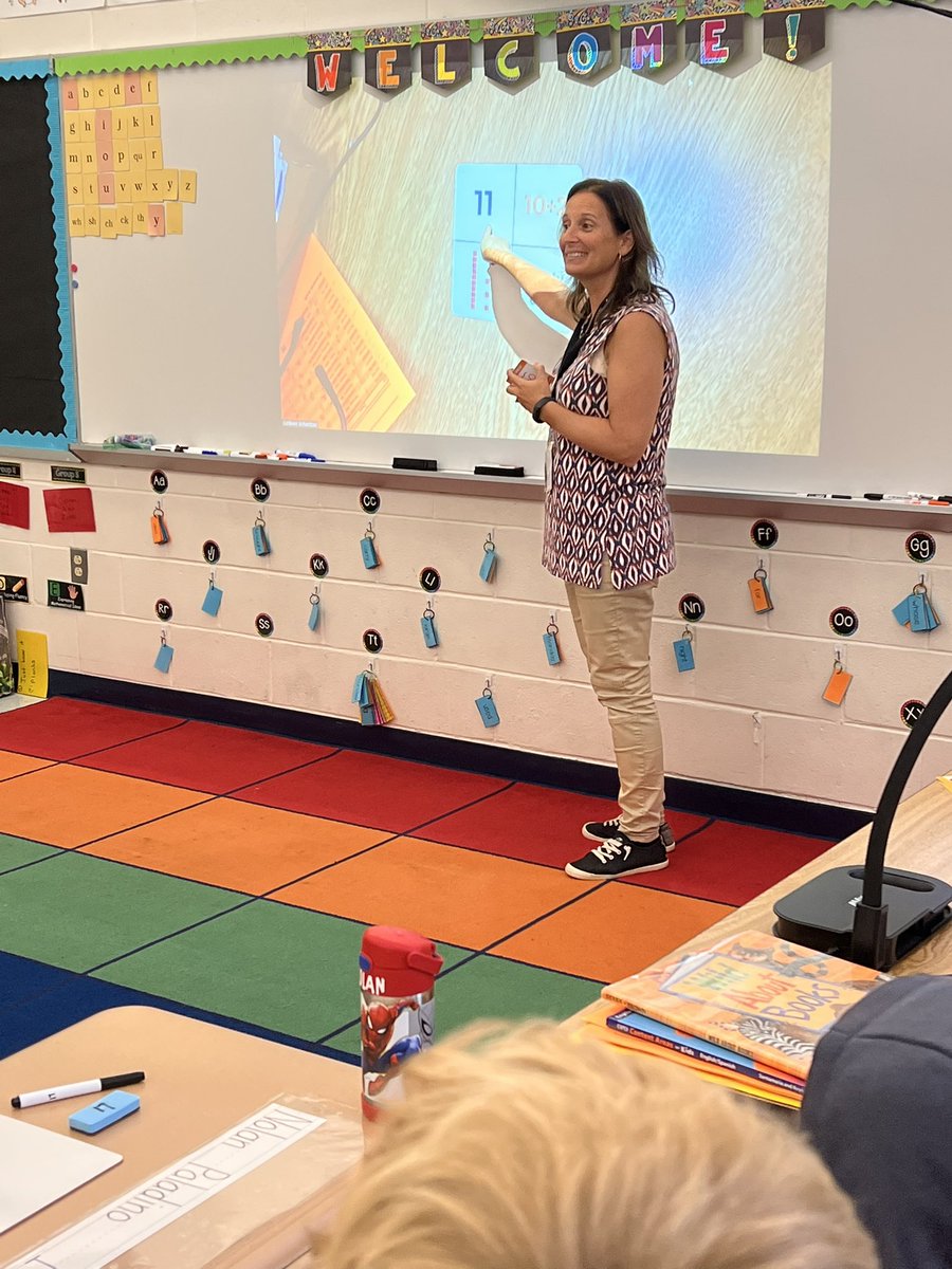 MrsGutierrezBF's tweet photo. Learning how to play #numtanga with Mrs. Schantzer. The game is mathematical spot-it. @gregtangmath @JayBilly2 @KBurke4242 https://t.co/AZMSCb1Tfk