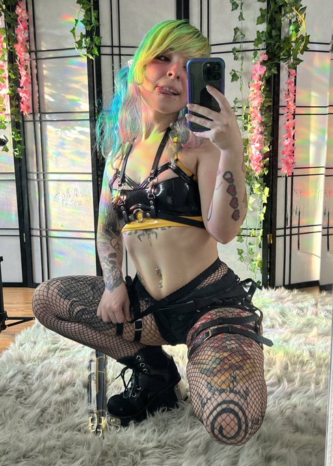 1 like/rt = 1 tummy kiss 🥺 https://t.co/3eyI2CnPuE