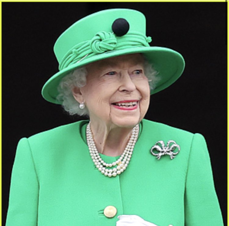 OPSanta21's tweet photo. Our thoughts are with the Queen’s family. 70 years of service. Rest in Peace #QueenElizabeth #restinpeace https://t.co/H7V69JoEhX