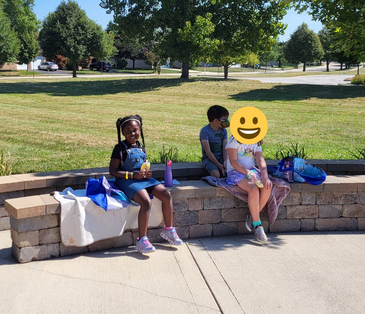 kheuberger204's tweet photo. Snack outside on a beautiful Fall morning is the best! @Builta60490 @ipsd204 https://t.co/ITRi0TJ684
