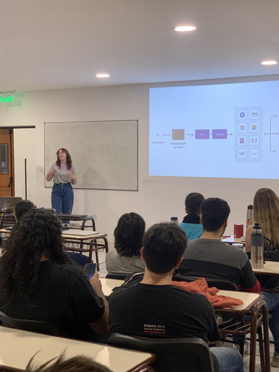 mikroways's tweet photo. Ayer vivimos la segunda jornada del ciclo de charlas “A la nube con escalas”, con una gran participación, tanto en el aula como por YouTube.

¡El próximo miércoles 14 de septiembre cerramos con un programa imperdible! Inscripción: https://t.co/Lz2PlQrBO5

#devops #cloudcomputing https://t.co/vM0McRj42u