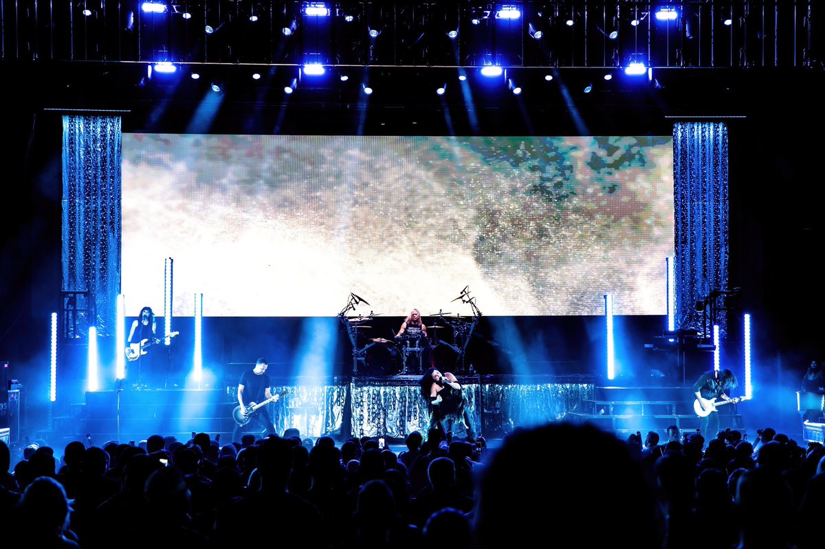 🔥🔥🔥 <a href="/Korn/">Korn</a> &amp; <a href="/evanescence/">Evanescence</a> In The Woodlands, Texas! 

Photos + Review👇🏻

spacecityfrequency.com/korn-evanescen…

📸: <a href="/krystieelee/">Krystiee Lee</a> 
 
#korn #evanescence #scf