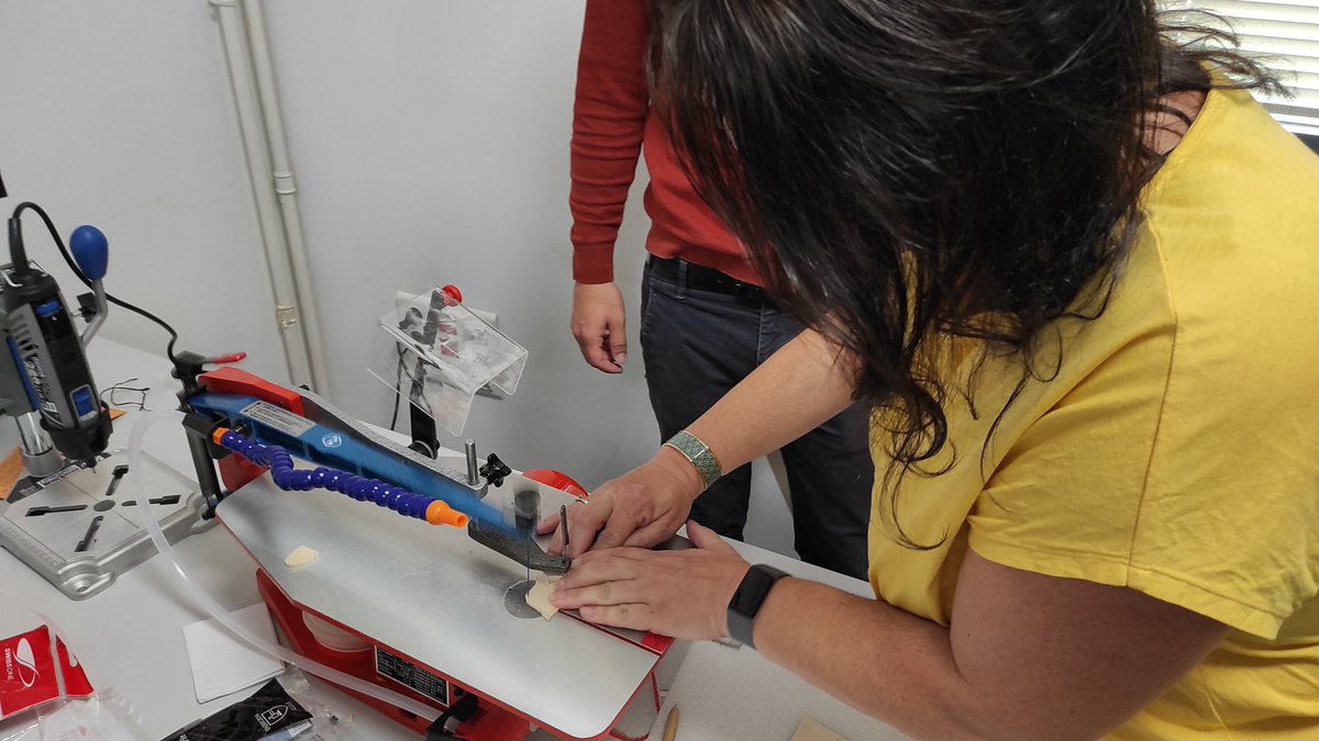 SEBATICE's tweet photo. #fablabalecole Merci @benovigo pour cette présentation du Fablab dans les écoles marnaises entre imprimante 3D, Micro:bit, scie à chantourner, machine à coudre, Dremel, découpe vinyle https://t.co/m4yUntaTa5