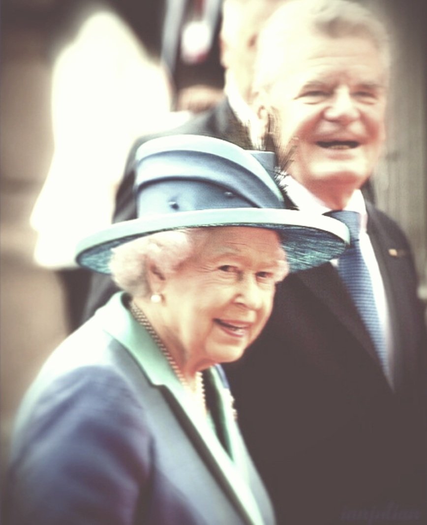 Den Weg von der Frankfurter Paulskirche zum Römer ging sie 2015 zu Fuß.
Nun hat Queen Elizabeth II. ihre letzte Reise angetreten.
Möge sie in Frieden ruhen.