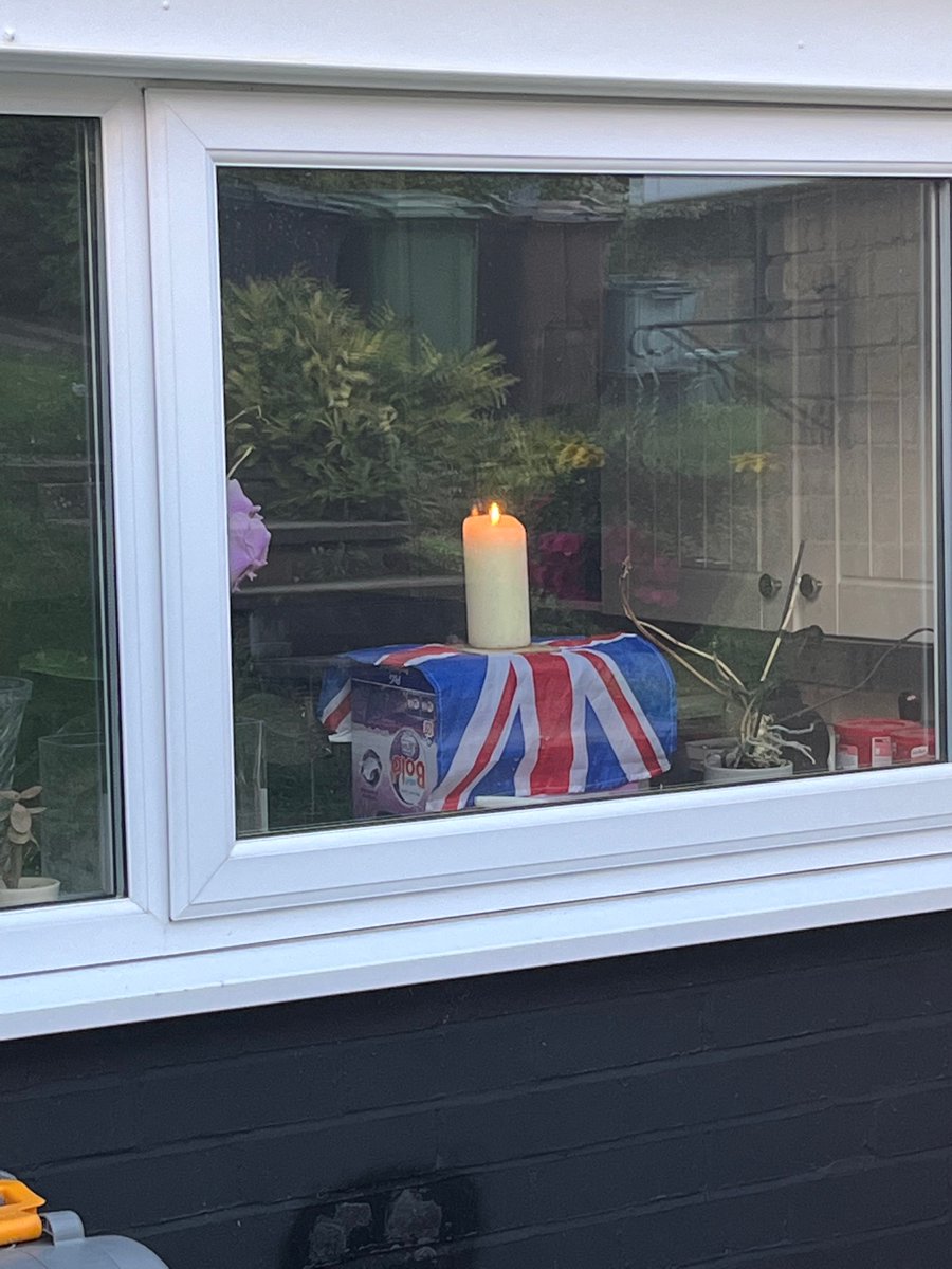 VeluxRepair's tweet photo. God bless her Majesty https://t.co/AkR8njMFMe