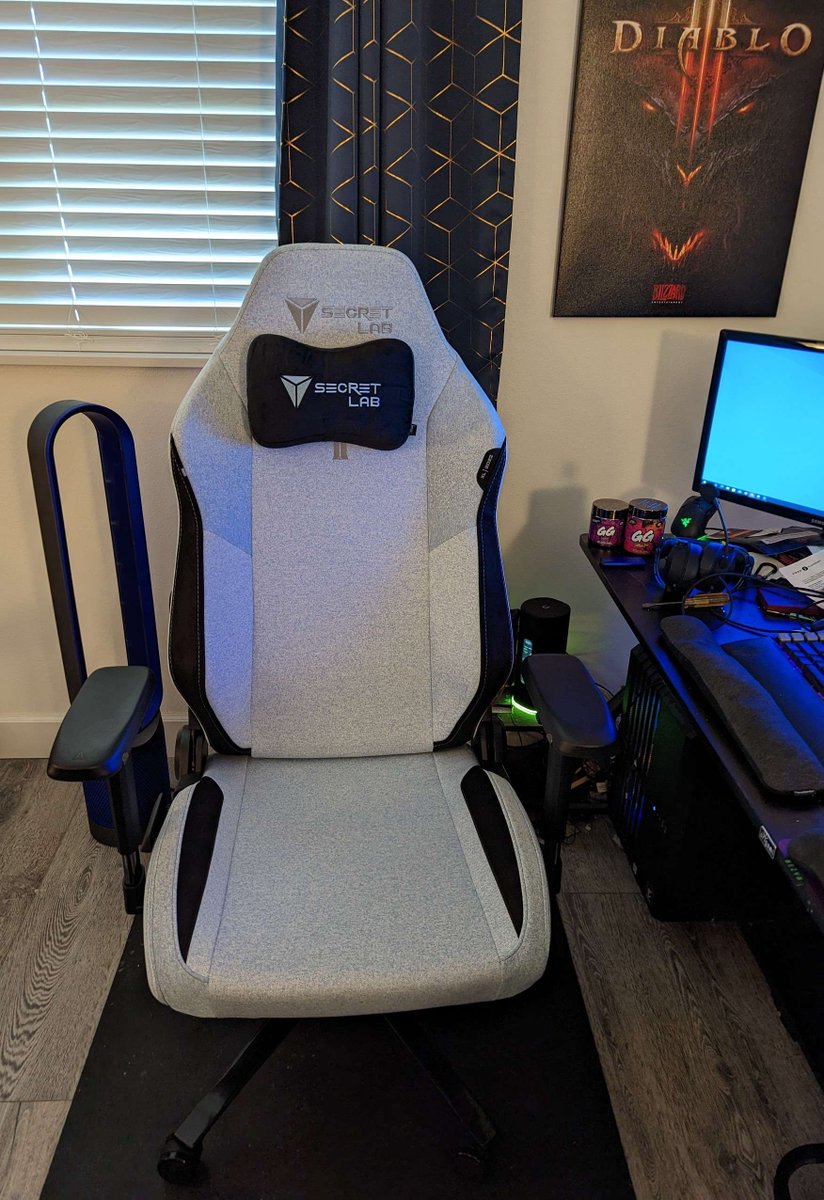 andybtwit's tweet photo. Isn't a blessing when your old non Secretlabs gaming chair finally dies! Such an inprovment with the Secretlabs Chair! #Secretlab The old one was never this comfortable even on day one! https://t.co/1H1hLSVSRG