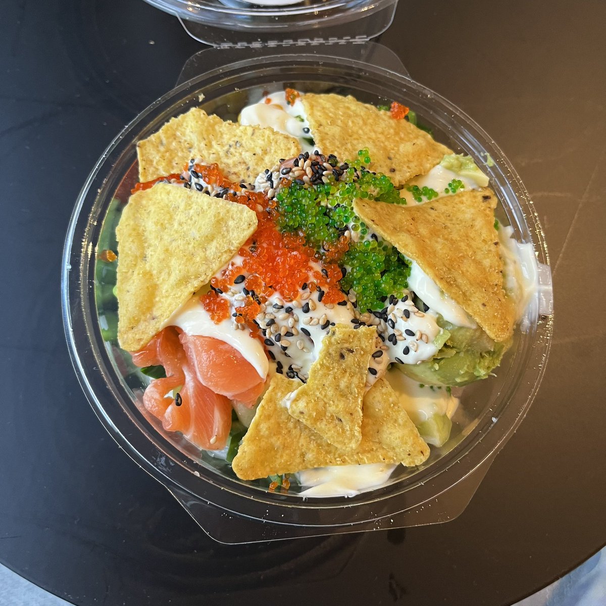 Te afgepiept om te gaan uiteten, dus het is een pokebowl to go geworden☺️