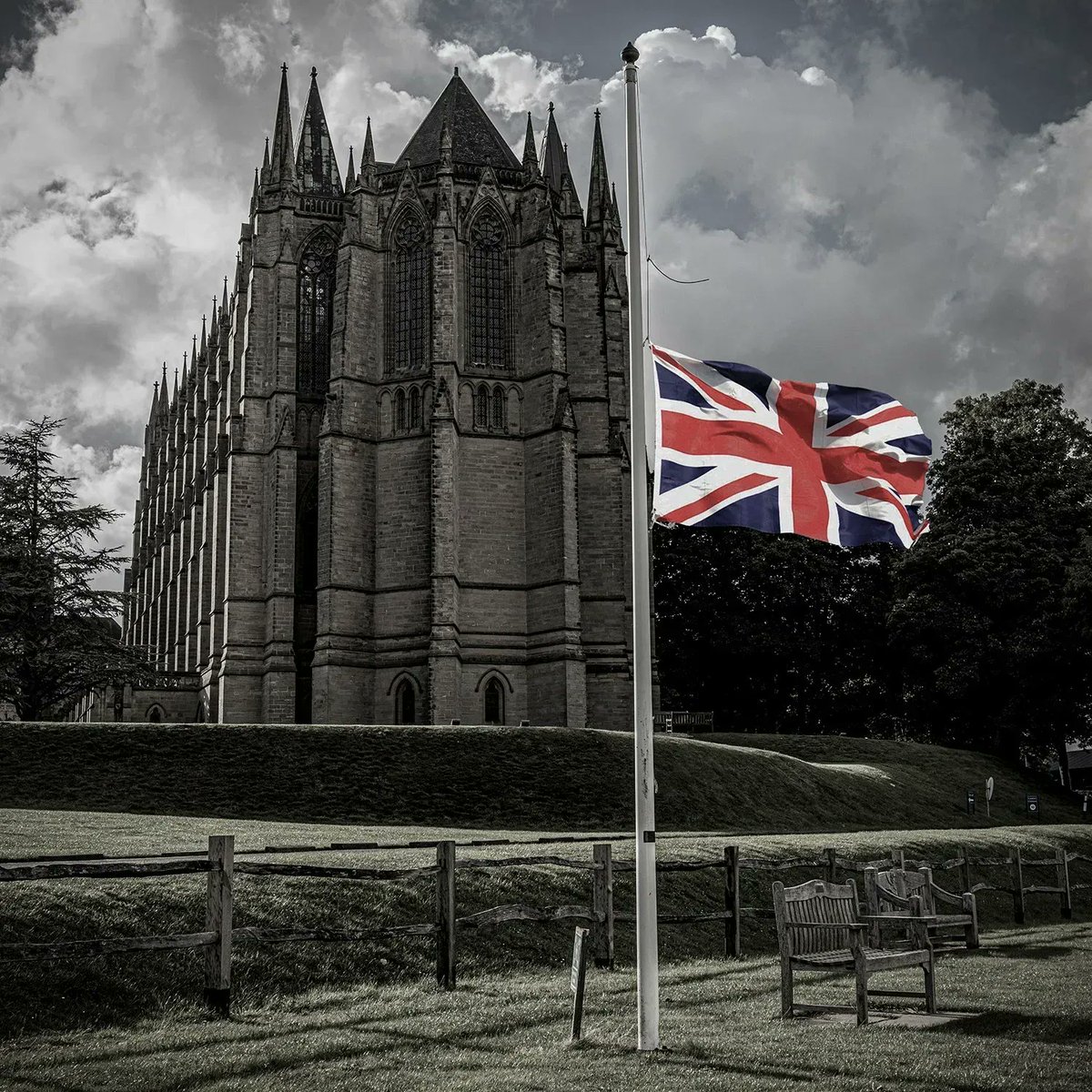 It is with great sadness that the Lancing community offers its sincere and heartfelt condolences to the Royal Family on the death of Her Majesty, Queen Elizabeth II. Her faith, commitment to service and loyalty to our country have been a wonderful example to so many generations.