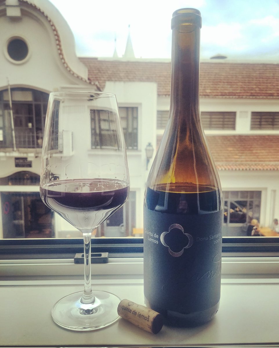 grapeguzzling's tweet photo. How do I describe Dão reds to a Portuguese wine newbie? Take the elegance of Burgundy. Now give it deep Sonoma fruit. Top it off with Tuscany structure and spice. #Portugal #PortugueseWine #Dão #DaoWines #OldVintage #TourigaNacional #TintaRoriz #Tempranillo @QuintadeLemos https://t.co/wNgAUifzOj