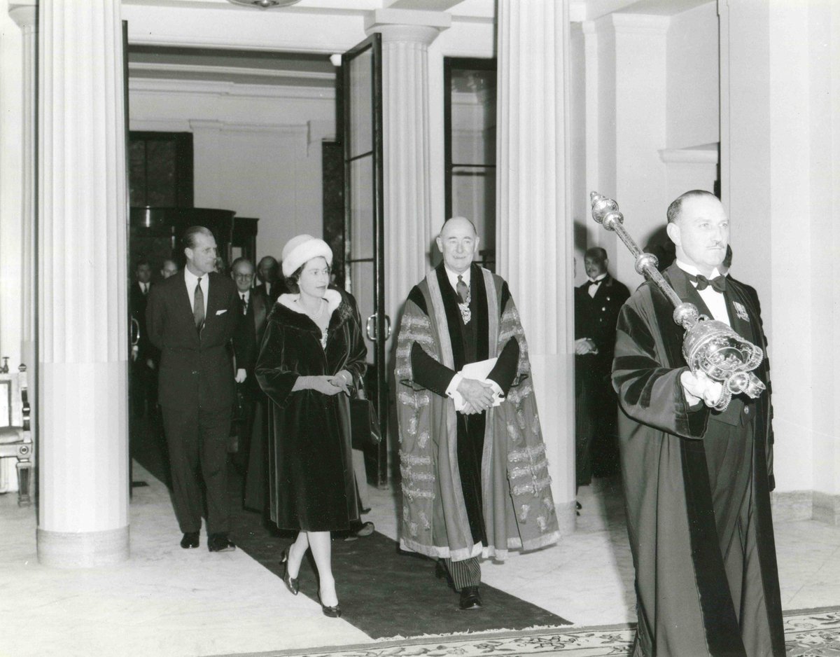 RCSnews's tweet photo. We are deeply saddened to hear of the death of Her Majesty The Queen. She was an Honorary Fellow of RCS England and will be fondly remembered for her life of dedication to public service. We send our condolences to the Royal Family at this time. https://t.co/bqXkbWuvza https://t.co/bMQIZlhjOW