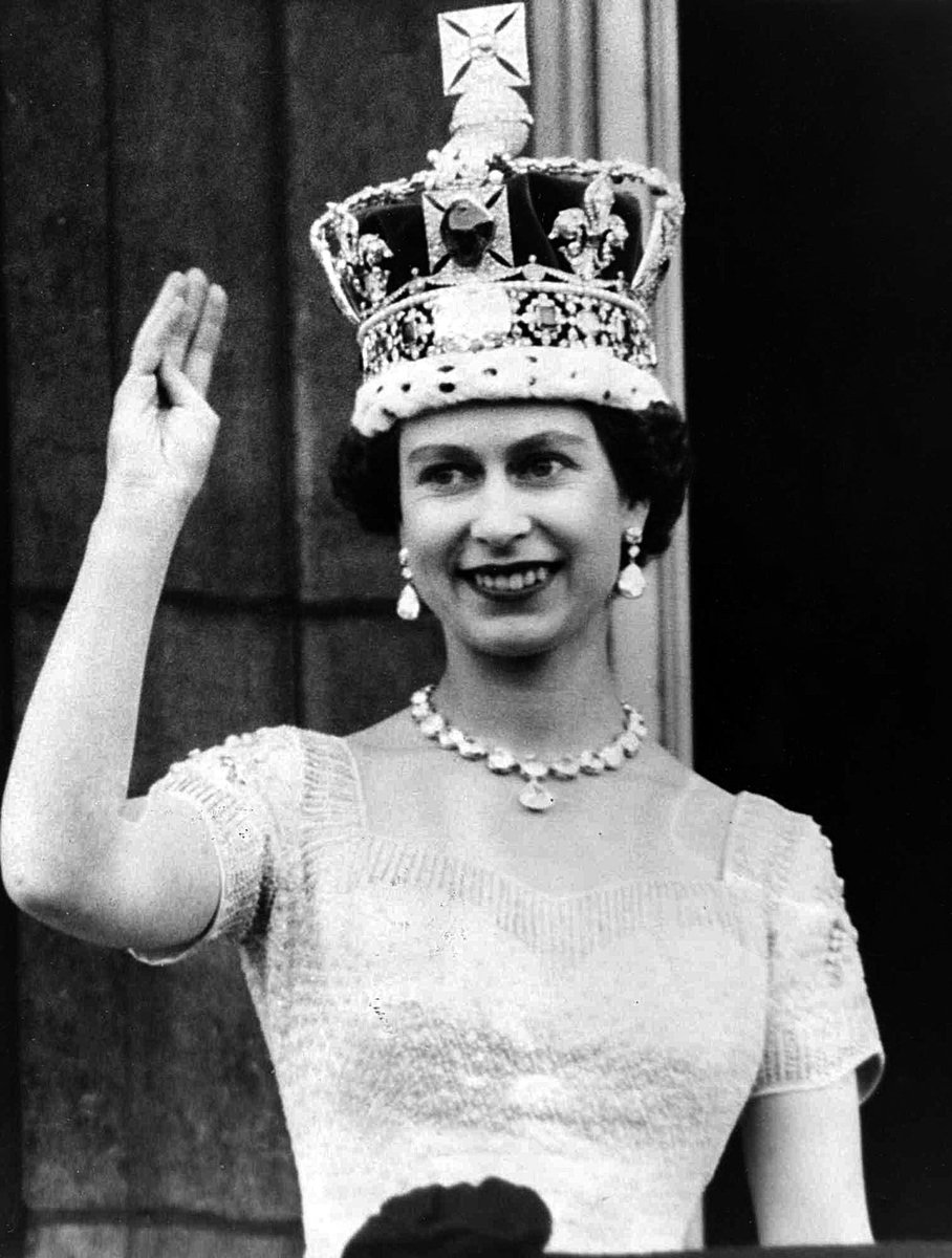 worksopcollege's tweet photo. Our thoughts and prayers are with the Royal family as we learn of the death of Queen Elizabeth ll. Thank you, your Majesty for your 70
years of loyal service. 🇬🇧@WorksopHead @RanbyHouse #QueenElizabeth https://t.co/RQGnONXGBl