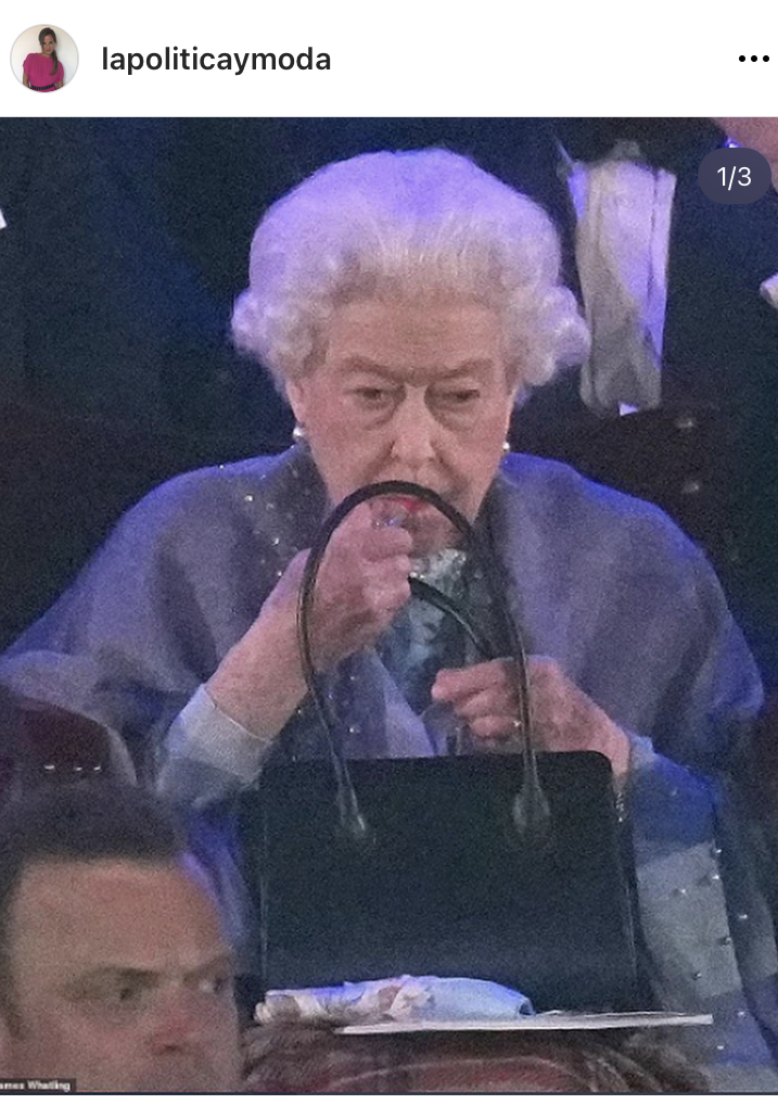 PoliticayModa's tweet photo. Y antes muerta que sencilla... #rougelipstick #putama #queenelizabeth https://t.co/kegaZFB7u6
