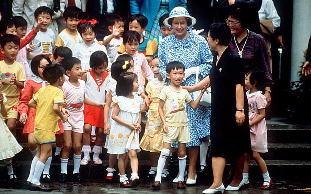 HK_Connect_UK's tweet photo. Some images of the late Elizabeth II’s 1975 visit to Hong Kong. https://t.co/48aVMWCSNY