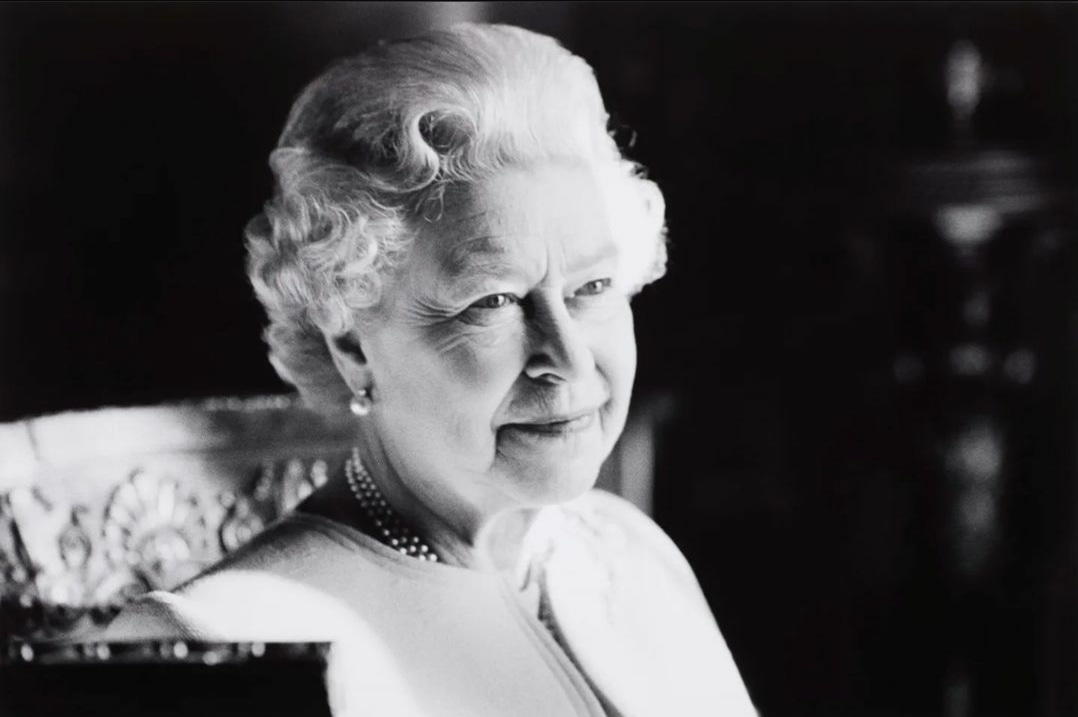 Rest in Peace your Majesty, thank you for your service 🕊💐

Queen Elizabeth II 1926-2022

#queen #hmqueenelizabeth #royalfamily #monarch