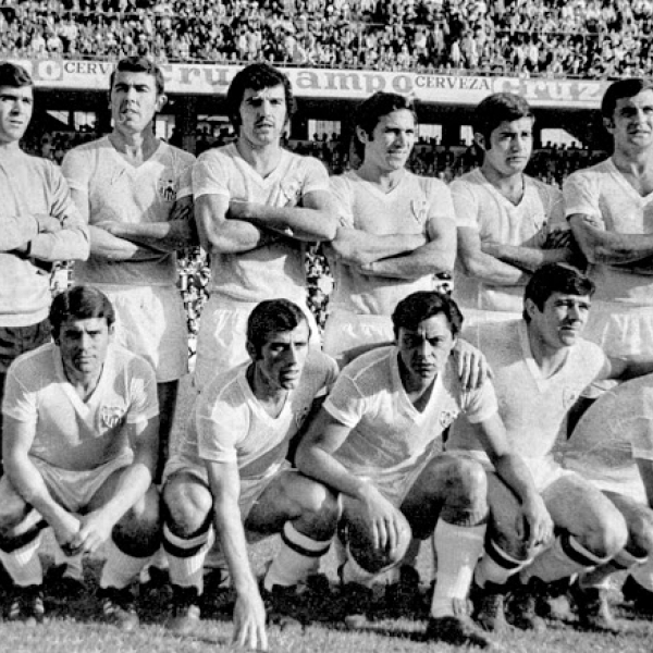 LaLigaenDirecto's tweet photo. La última vez que un Monarca británico falleció...el Sevilla descendió a Segunda División 😳😳😳

En 1972 falleció Eduardo VIII y el Sevilla fue 16º, descendiendo a 2ª. https://t.co/21yMDEeVso