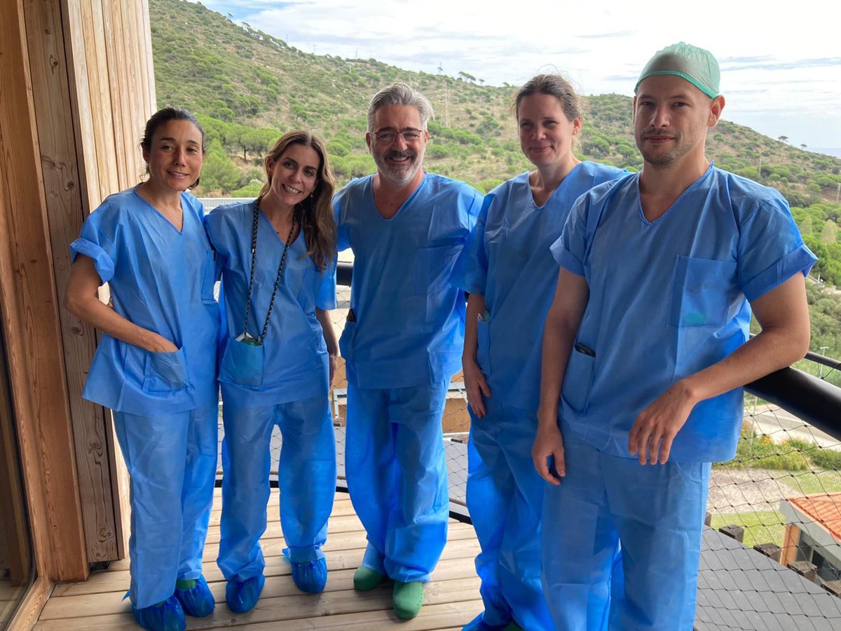 El éxito no se entiende sin progreso y crecimiento continuo.
<a href="/g_arboleya/">Rocio M G Arboleya</a> y <a href="/MariaJo65457135/">Maria Jose</a> han obtenido su certificado en el programa de formación de cirugía robótica Da Vinci. #CMCiB #davincisurgery #colorectalsurgery #surgerytraining #roboticsurgery