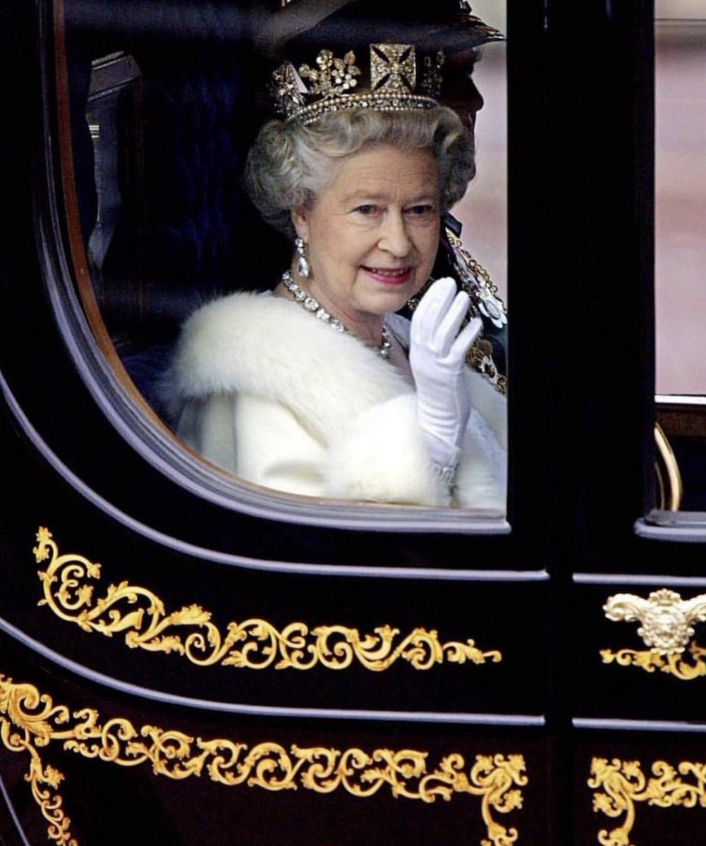 #BuckinghamSarayı’ndan gelen açıklamaya göre İngiltere Kraliçesi II. Elizabeth Balmoral’daki şatosunda hayatını kaybetti. 

#queenelizabeth