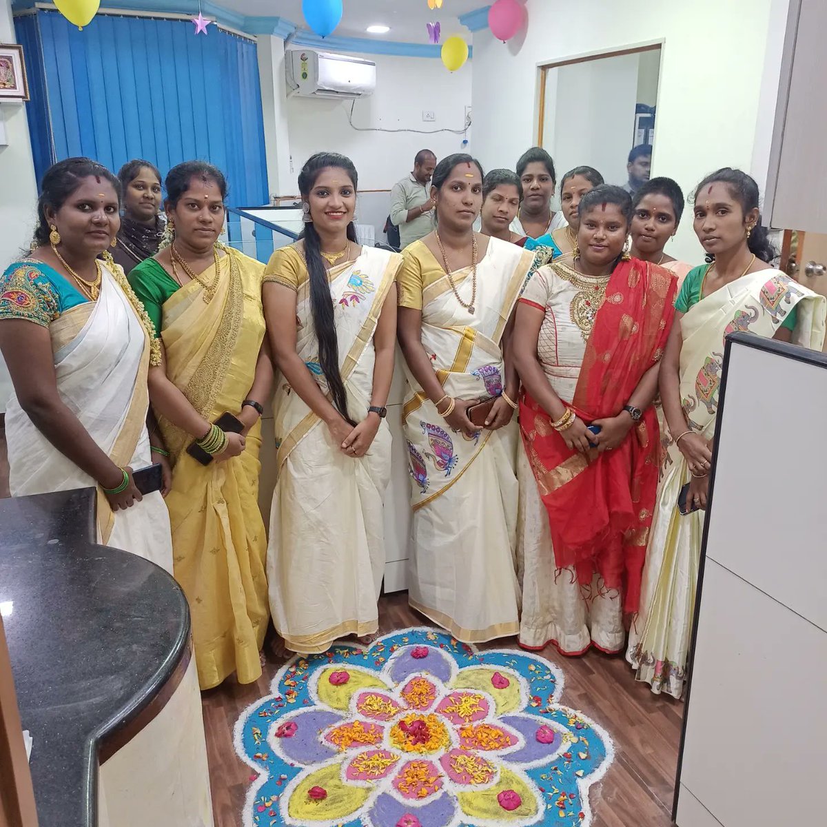Fuehrer_fintech's tweet photo. Onam celebration at our office✨
@kaizensukumar #Surendran
#onam #onam2022 #onamcelebration #festival #onamvibes #keralafestival #fuehrerfintech
#channelpartners #loanservices https://t.co/nMWyMLKy5D