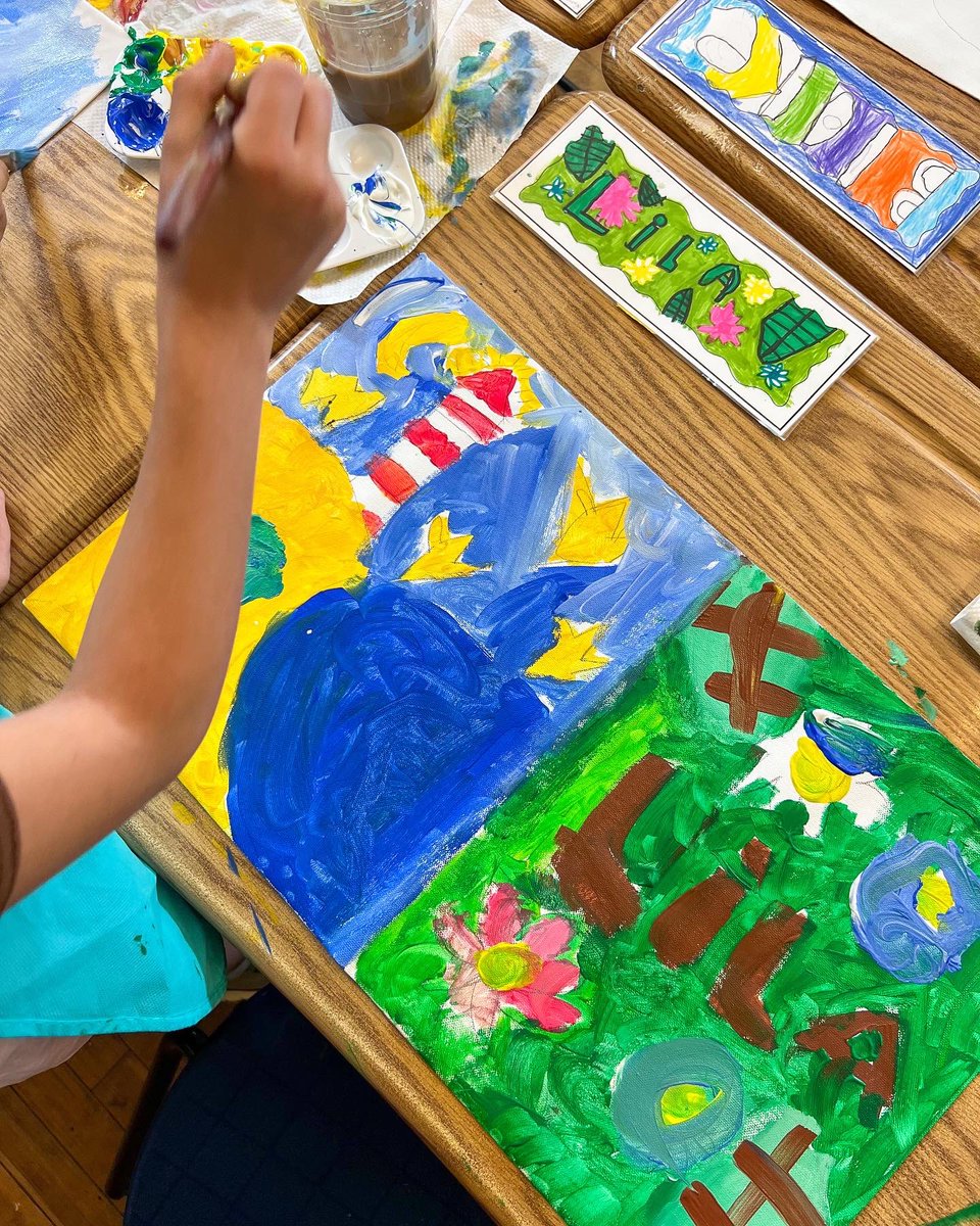 explorewithCHDS's tweet photo. What’s on 3rd Grade’s week-one agenda? Painting their homework folders! We love the creative designs students came up with. 🎨☺️ https://t.co/IhmWH0TqFx