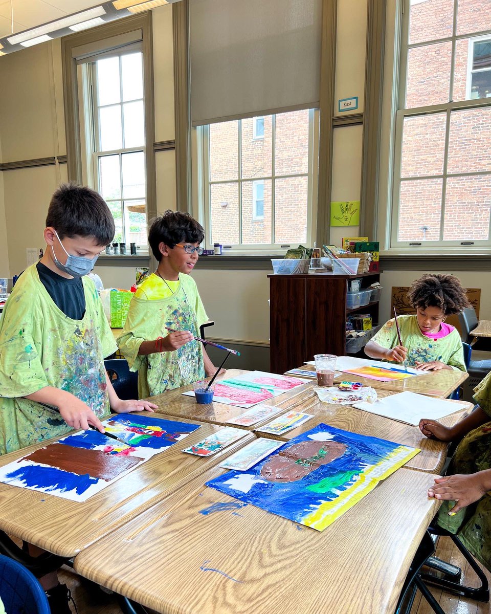 explorewithCHDS's tweet photo. What’s on 3rd Grade’s week-one agenda? Painting their homework folders! We love the creative designs students came up with. 🎨☺️ https://t.co/IhmWH0TqFx