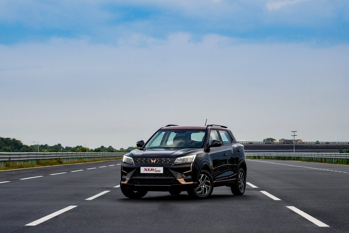 ExpressDrives's tweet photo. What are your thoughts on the new #MahindraXUV400 EV? Tell us in the comments below!
Follow @expressdrives for more updates!
#Mahindra #XUV400 #TataNexonEV #MGZSEV #MahindraXUV700 #MahindraScorpioN #ElectricVehicles #ExpressDrives https://t.co/oA4lT10fio