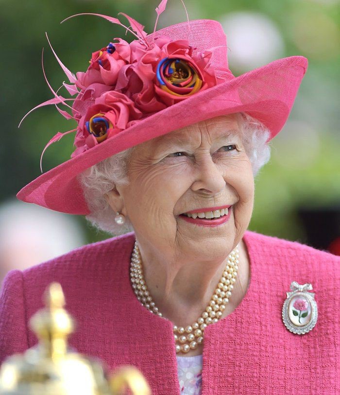 A me la Regina Elisabetta è sempre piaciuta tantissimo e mi addolora la sua morte. ♥️

Pian piano il Novecento si allontana

#QueenElizabeth
#Regina 
#8settembre22 
#LondonBridge