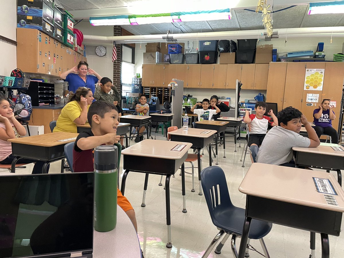 A twist on Simon says…Teacher says in Ms. Seyller’s room. #ASD4ALL <a href="/StoneSchool4/">Stone School</a>