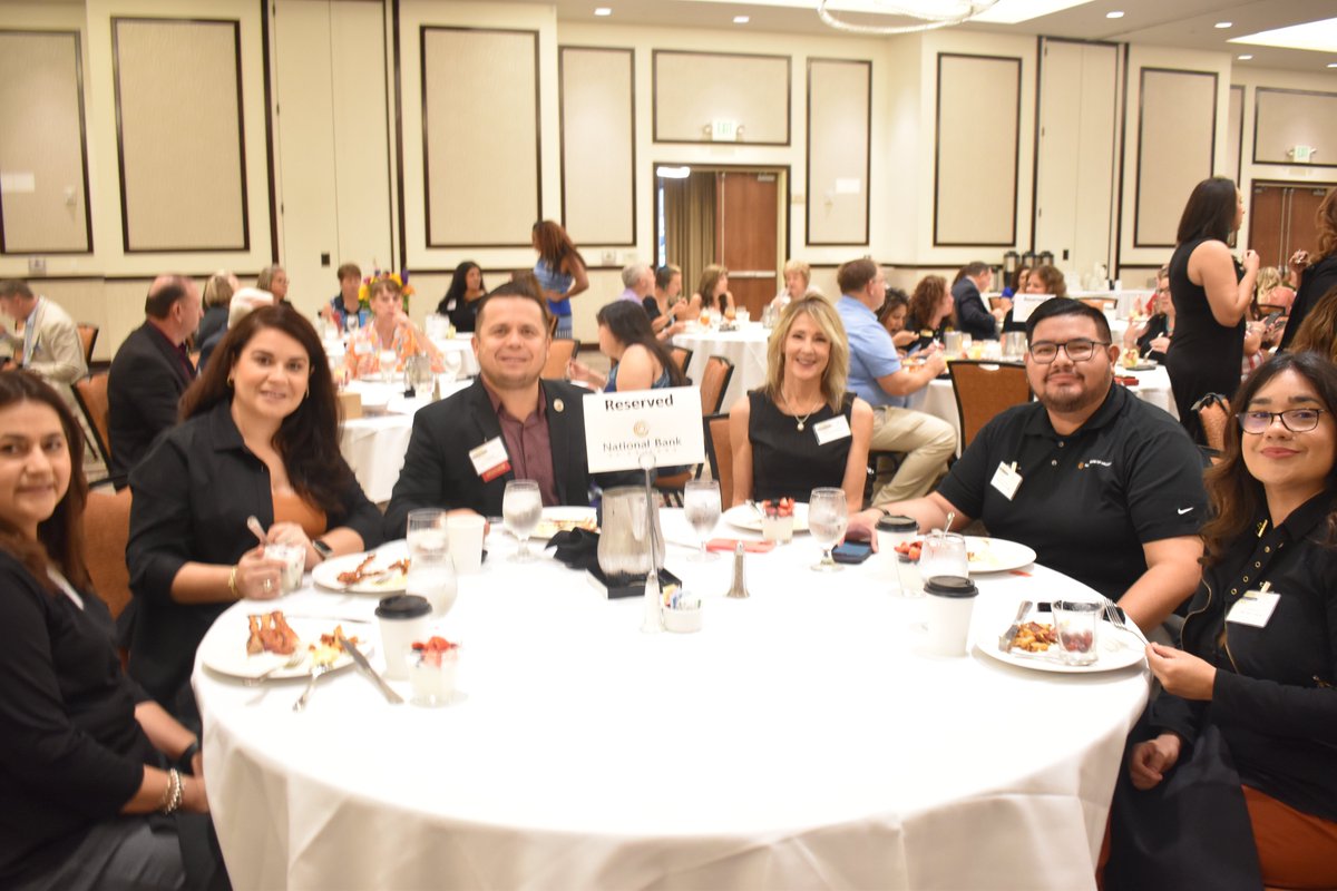 YumaChamber's tweet photo. Congratulations to Dr. Kristina Diaz of Yuma Regional Medical Center for this year's Athena International Award! Thank you to the National Bank of Arizona for sponsoring this prestigious award and our Good Morning Yuma event. https://t.co/B7ICLjrpDZ