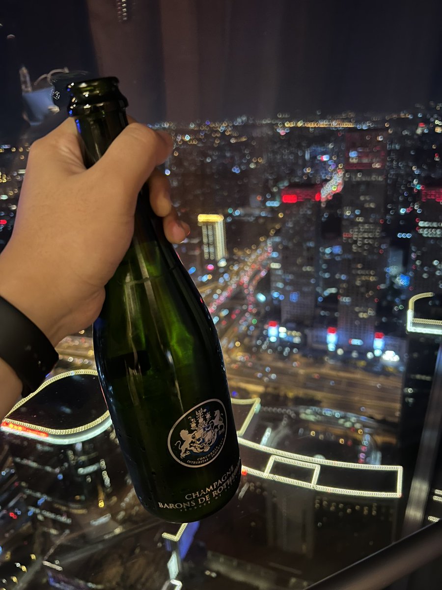 国贸大71层套房，赠送云酷晚餐，回房继续白中白