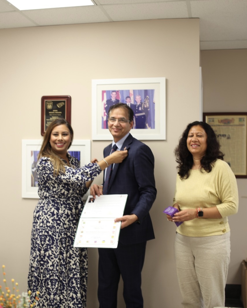ParvasiMedia's tweet photo. @rubysahotalib MP, Brampton (N) awarded @rajindersainipm &amp; Meenakshi Saini of @parvasimedia with Her Majesty #QueenElizabeth II's Platinum Jubilee Pin &amp; @JustinTrudeau message for outstanding commitment to public service &amp; dedication to the community through their media platforms https://t.co/0DwOmHAd3p