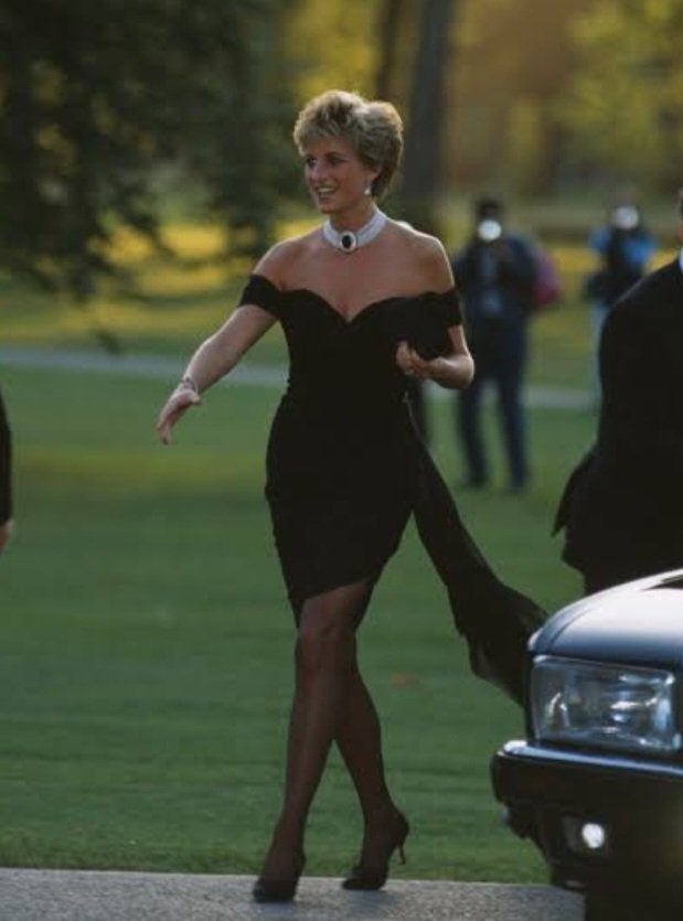 Iovermarvel's tweet photo. I wonder what Princess Diana and Queen Elizabeth are talking about right now😭 #PrincessDiana #QueenElisabeth https://t.co/RxWr8IhEAv