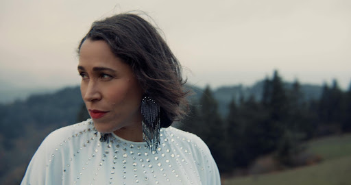 Vondee65's tweet photo. @PinkMartiniBand plays Hollywood Bowl Sept. 14, then Beaverton Sept. 16-18; meanwhile longtime singer @ChinaForbes releases "Rise" and video, a tribute to late Pink Martini drummer Derek Rieth from upcoming solo album. It's a song of "hope," she said.
https://t.co/7vE26BGhwf https://t.co/bK8UMug8bY