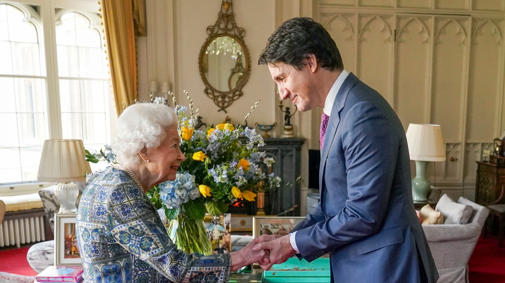 CTVNews's tweet photo. What happens now that Queen Elizabeth II has died? Here are the changes Canadians will see https://t.co/ripPerlGLz https://t.co/YvlwDAjvru