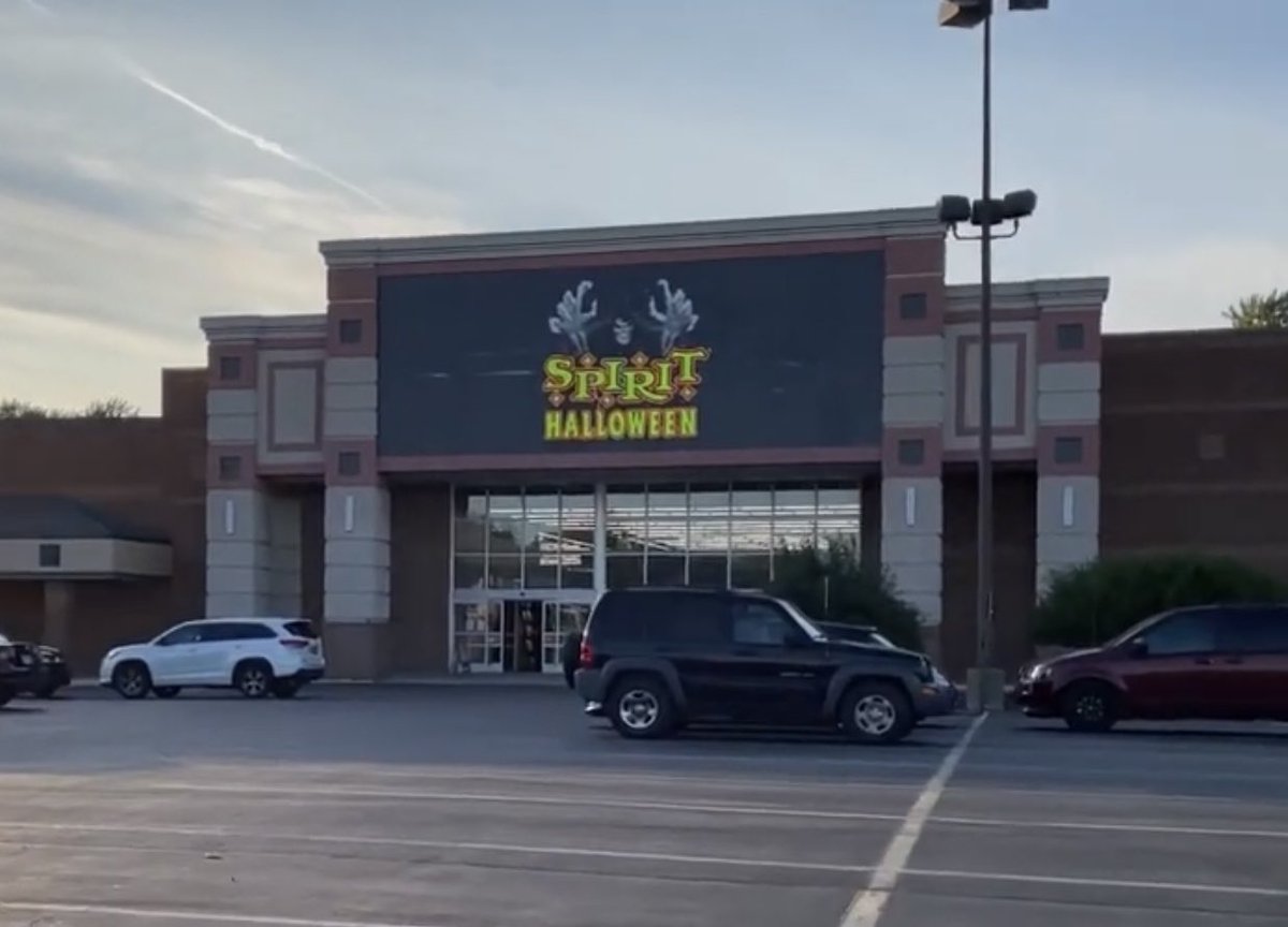 Project_Liz's tweet photo. Waiting for Bed Bath and Beyond to cross over into the #spirit world this fall! @SpiritHalloween #SpiritHalloween #funny #fyp #bedbathandbeyond #comedy #funnytwitter #twittercomedy #rofl #america https://t.co/K9ub8RfPii